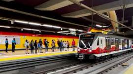 Laura Flores es operadora del Metro de Quito. Ella nos cuenta cómo es su trabajo y los retos a los que se ha enfrentado