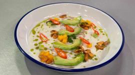 El chef Felipe Campana preparó un delicioso picudo en salsa de coco y maní. Sigue la receta y el proceso en esTAmañana