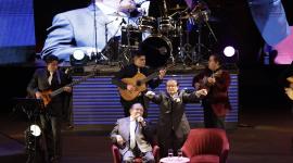 Hermanos Miño Naranjo en un homenaje musical a su carrera en el Teatro San Gabriel, en febrero de 2025.
