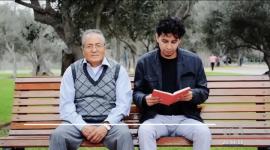 Julio quiere compartir más momentos con su amigo y el ser que le dio la vida. Esta historia demuestra el lazo entre un hijo y su padre.