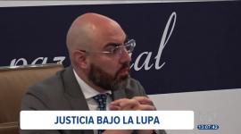En menos de un año el Consejo de la Judicatura destituyó a 45 jueces.
Aunque es necesario avanzar en los procesos de evaluación y selección de magistrados, la falta de una Judicatura completa ha interrumpido su desarrollo.
Un reportaje de Daniela Valencia