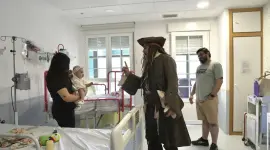 El actor visitó el hospital Niño Jesús vestido de Jack Sparrow.