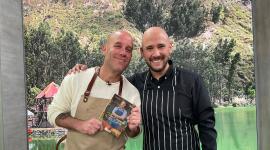 Gian Marco, cantautor peruano, junto al chef Felipe Campana en el set de esTAmañana