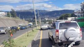 Seis vehículos colisionaron en la vía Quito - Aeropuerto el jueves 19 de junio del 2025.