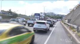 Dos siniestros de tránsito, ocurridos con apenas dos minutos de diferencia, se reportaron en la Ruta Viva, en el nororiente de Quito. Siete vehículos estuvieron involucrados. 

Un reportaje de Juan Miguel Rodríguez