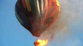 Imágenes captadas durante el incendio del globo aerostático. Autoridades aún investigan el hecho.