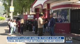 Un estudiante de un plantel fiscal de Quito llevó un arma de fuego en su mochila. Autoridades del Ministerio de Educación señalan que el arma fue detonada por dos menores, pero no causó afectaciones.
Un reportaje de Juan Miguel Rodríguez