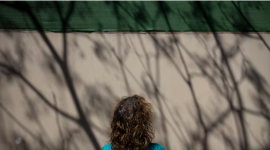 Elena, madre de dos adolescentes con autismo, en su barrio de Barcelona.
