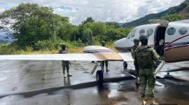 Militares hallaron una avioneta con bolsas de oro en una avioneta en Zamora Chinchipe, el 3 de mayo del 2025.
