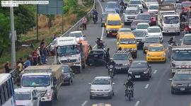 Un siniestro en el que están involucrados al menos cinco vehículos se registra en la vía Perimetral en Guayaquil.