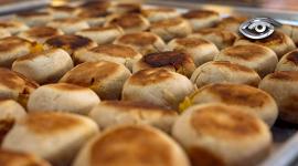 Las tortillas son parte esencial de la cocina de este territorio desde tiempos prehispánicos. Se preparan con maíz, papa, yuca o plátano, y cada familia tiene su receta. Se cocinan en piedra, tiesto o sartén, y se sirven en cualquier momento del día.