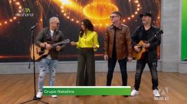 ‘Desde que te vi’ . ¿Quién no ha cantado este himno del amor? El grupo Natalino canta en el set de esTAmañana