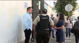 Se cumplió la sentencia emitida por un juez de la Unidad Penal para que la docente que maltrató a estudiantes en una unidad educativa del norte de Quito brinde disculpas públicas a los padres.
Un reportaje de Nathalie Jiménez
