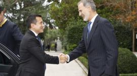 El presidente Daniel Noboa saluda con el rey Felipe VI en noviembre del 2023.