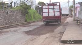 Moradores de la parroquia de Píntag, en el suroriente de Quito, solicitan la rehabilitación de la vía que permanece en mal estado desde hace más de un año. 

Un reportaje de Nathalie Jiménez