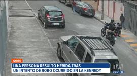 Una persona resultó herida en un intento de robo registrado en el sector de La Kennedy, en el norte de Quito. Los sospechosos forcejearon con la víctima y le dispararon causando alarma entre los moradores.
Un reportaje de Juan Miguel Rodríguez