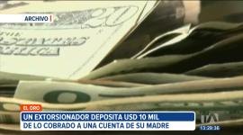 Un hombre dedicado a la extorsión en la provincia de El Oro depositó 10 mil dólares, producto de este delito, en la cuenta bancaria de su madre. Ambos están detenidos.

Un reportaje de Catalina García