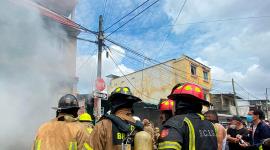 Bomberos de Guayaquil en el desempeño de sus funciones. Víctimas de robo y agresiones en Guayaquil.
