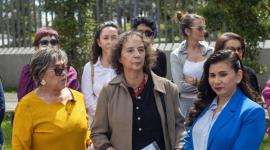 Representantes de organizaciones de mujeres de Ecuador exigieron al presidente Daniel Noboa que vete el artículo de una reciente reforma al Código de la Democracia.