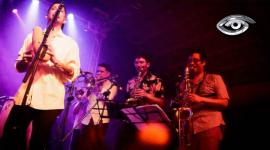 La Malamaña nace en Quito y transforma la salsa tradicional con una mezcla audaz de sonidos y mensajes potentes. Su música celebra la libertad, la conexión con la Tierra y las historias cotidianas, sin perder la fuerza del ritmo. Su propuesta ya hizo eco en Asia y Europa.