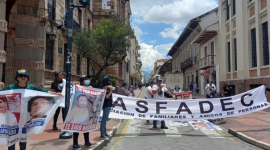 Asfadec realiza plantones para exijir a las autoridades celeridad en las investigaciones y búsquedas efectivas de las personas desaparecidas en Ecuador.