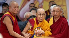 El líder espiritual del budismo tibetano, el Dalai Lama, celebró su 90 cumpleaños en el templo tibetano de Tsuglagkhang.