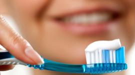 El floruro de estaño es un compuesto químico utilizado en algunas pastas dentales para prevenir caries