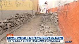 Moradores de San Roque solicitan al municipio la culminación de dos obras. El material se encuentra en la vía pública y complica la movilidad de peatones y vehículos.
Un reportaje de Nathalie Jiménez