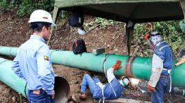 Un equipo técnico elabora una variante del SOTE en la zona de río Loco, en Napo.