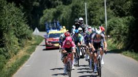 Ciclistas del Tour de Francia 2025 en plena competencia.