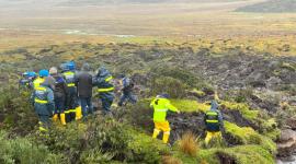 Personal de la Epmaps realiza tareas de limpieza en el sector de La Mica.