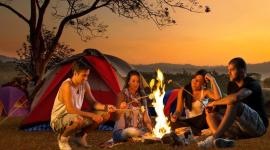 Acampar es una oportunidad para conectarse con la naturaleza y disfrutar del aire libre.