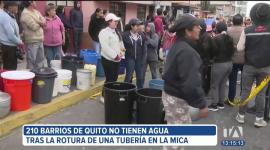 210 barrios de Quito están sin el servicio de agua potable. El Municipio desplegará 30 tanqueros, pero a decir de los moradores no es suficiente.
Un reportaje de Nathalie Jiménez