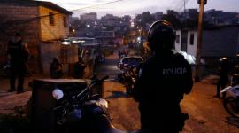 Imagen referencial de un policía durante un operativo en junio del 2025.