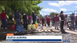 Sexto día consecutivo sin agua potable en más de 200 barrios del sur de Quito. El Gobierno Nacional ya instaló dos plantas potabilizadoras.
Un reportaje de Brigette Mancheno