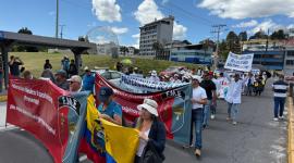 Este miércoles 16 de julio del 2025 se realizó una marcha por parte de los trabajadores de la salud en las calles del norte de Quito.