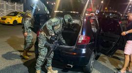 Personal militar realiza controles en la provincia de Manabí tras una ola de violencia.