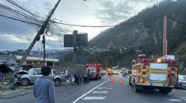 Un aparatosos siniestro ocurrió en la av. Simón Bolívar, en el desvío de ingreso al barrio Perla Quiteña.