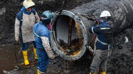 Tecnicos de la Empresa de Agua Potable de Quito repararon la tubería de agua en el sector La Mica