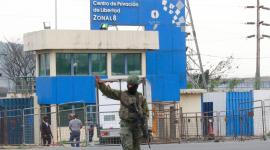 Un marino fue detenido luegod e intentar ingresar objetos prohibidos a la cárcel de Guayaquil.