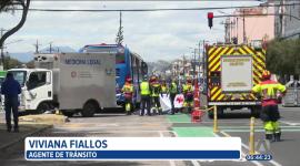 El conductor de una moto eléctrica murió tras un siniestro de tránsito ocurrido en la avenida de La Prensa, en el norte de Quito. Este es el segundo fallecido a bordo de vehículos alternativos que se registra en Quito.
Un reportaje de Juan Miguel Rodríguez