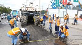 Las obras en Quito están suspendidas debido a la falta de asfalto en el país.