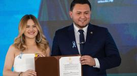 La artista recibió el reconocimiento en una sesión que realizó la Asamblea Nacional en Guayaquil