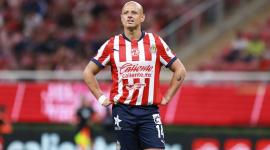 El futbolista 'Chicharito' Hernández fue sancionado por una declaración polémica y machista.