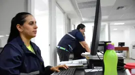 En Ecuador el trabajo de los servidores públicos está regulado por la Ley Orgánica del Sector Público.
