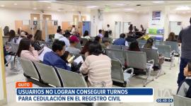 Usuarios del Registro Civil en Quito, buscan turnos para cedulación en provincias cercanas porque aseguran que en las dependencias de la entidad en la capital no hay. 

Un reportaje de Juan Miguel Rodríguez