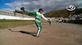 En Calacalí, un juego ancestral sigue vivo gracias a la pasión de sus jugadores. Cada fin de semana, la Pelota Nacional reúne generaciones en una competencia cargada de fuerza, técnica y herencia. Conoce este deporte único que desafía al tiempo.
