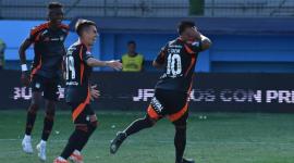 Jugadores del Emelec celebran uno de los goles del cotejo de este sábado 26 de julio del 2025.