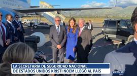 Kristi Noem, secretaria de Seguridad Nacional de Estados Unidos, llegó este miércoles a Ecuador. Se espera que mañana mantenga una reunión privada con el presidente Daniel Noboa, entre los temas a tratar están migración y seguridad. Un reportaje de Belén Merizalde.