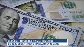 Economistas advierten que los recortes de personal no son suficientes y sugieren revisar el gasto en los gobiernos locales, que reciben el 13% del presupuesto.
Un reportaje de Belén Merizalde